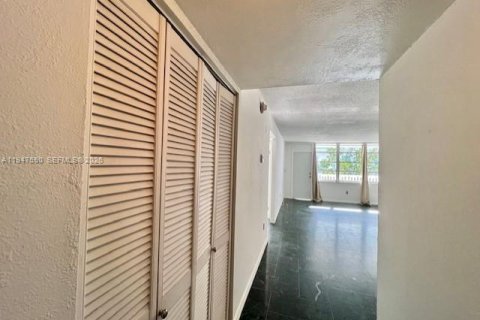 Снять в аренду кондоминиум в Майами-Бич, Флорида 1 спальня, 67.82м2, № 2003649 - фото 22