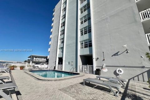 Снять в аренду кондоминиум в Майами-Бич, Флорида 1 спальня, 67.82м2, № 2003649 - фото 24