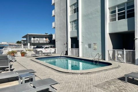 Снять в аренду кондоминиум в Майами-Бич, Флорида 1 спальня, 67.82м2, № 2003649 - фото 2