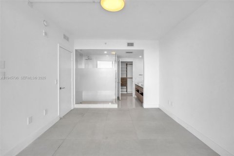 Condo in Miami, Florida, 2 bedrooms  № 2003441 - photo 17