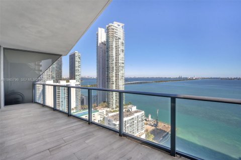 Condo in Miami, Florida, 2 bedrooms  № 2003441 - photo 2