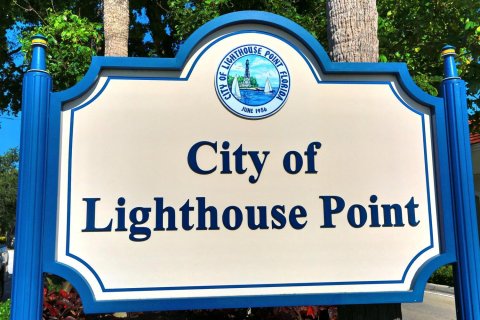 House in Lighthouse Point, Florida 4 bedrooms, 251.86 sq.m. № 2355594