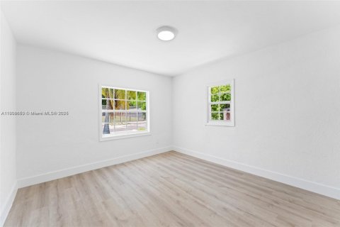 Снять в аренду виллу или дом в Майами, Флорида 3 спальни, 74.32м2, № 1964608 - фото 9