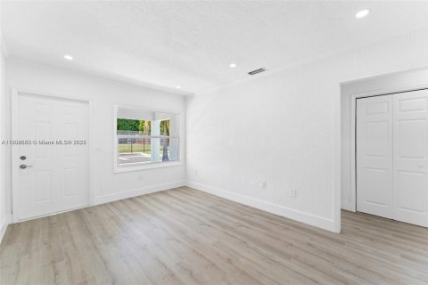 Снять в аренду виллу или дом в Майами, Флорида 3 спальни, 74.32м2, № 1964608 - фото 5