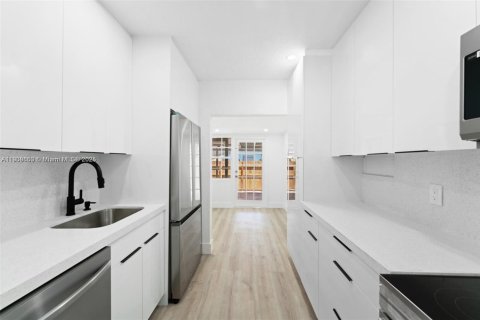 Снять в аренду виллу или дом в Майами, Флорида 3 спальни, 74.32м2, № 1964608 - фото 6