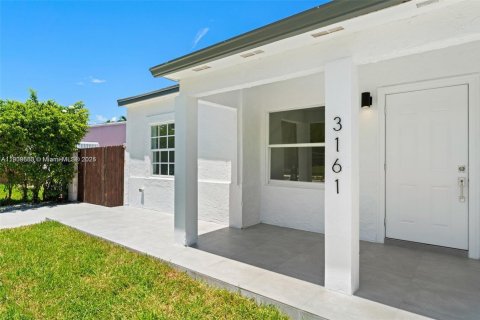 Снять в аренду виллу или дом в Майами, Флорида 3 спальни, 74.32м2, № 1964608 - фото 3