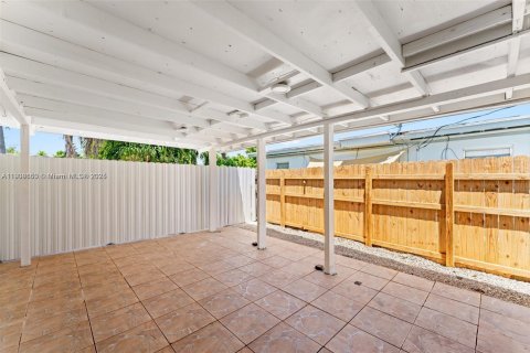 Снять в аренду виллу или дом в Майами, Флорида 3 спальни, 74.32м2, № 1964608 - фото 16