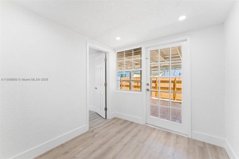 Снять в аренду виллу или дом в Майами, Флорида 3 спальни, 74.32м2, № 1964608 - фото 8