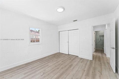 Снять в аренду виллу или дом в Майами, Флорида 3 спальни, 74.32м2, № 1964608 - фото 10