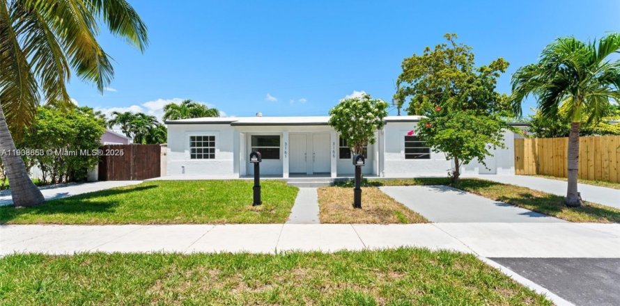 Дом в Майами, Флорида 3 спальни, 74.32м2 № 1964608