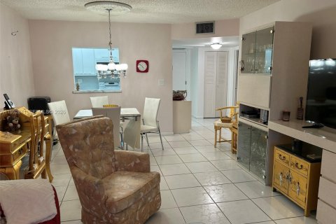 Condominio en venta en Margate, Florida, 1 dormitorio, 63.17 m2 № 2153216 - foto 6