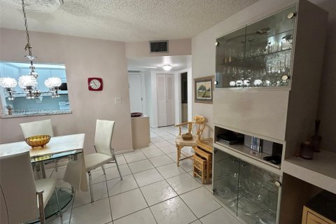 Condominio en venta en Margate, Florida, 1 dormitorio, 63.17 m2 № 2153216 - foto 8