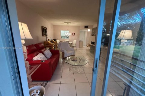 Condominio en venta en Margate, Florida, 1 dormitorio, 63.17 m2 № 2153216 - foto 12