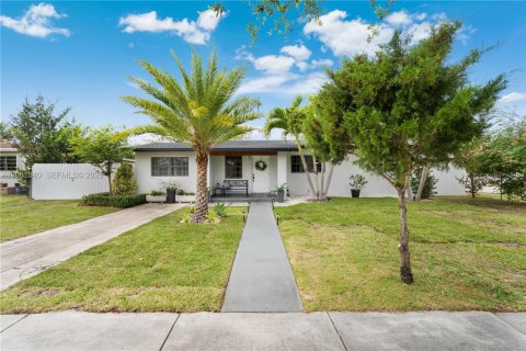 House in Cutler Bay, Florida 3 bedrooms, 139.26 sq.m. № 2065931