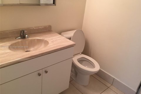 Купить таунхаус в Майами, Флорида 2 спальни, 111.95м2, № 2035521 - фото 18