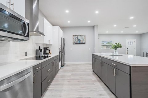 Casa en venta en Saint Petersburg, Florida, 5 dormitorios, 293.39 m2 № 1509066 - foto 12