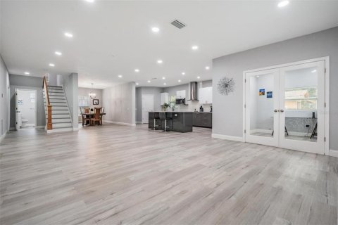 Casa en venta en Saint Petersburg, Florida, 5 dormitorios, 293.39 m2 № 1509066 - foto 5