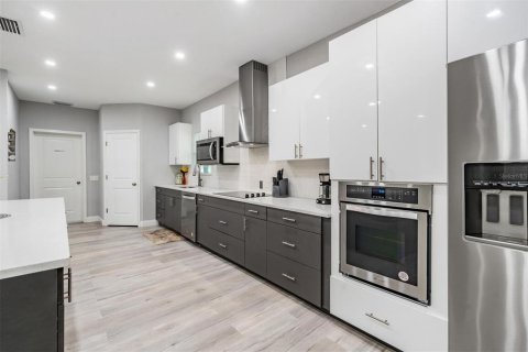 Casa en venta en Saint Petersburg, Florida, 5 dormitorios, 293.39 m2 № 1509066 - foto 13