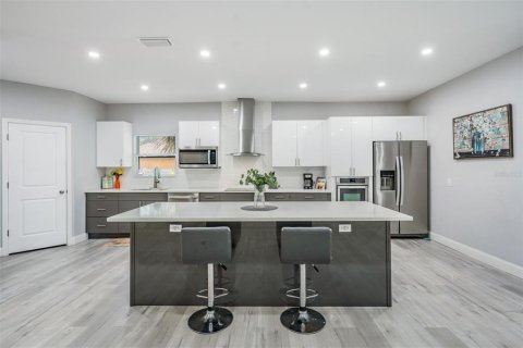 Casa en venta en Saint Petersburg, Florida, 5 dormitorios, 293.39 m2 № 1509066 - foto 8