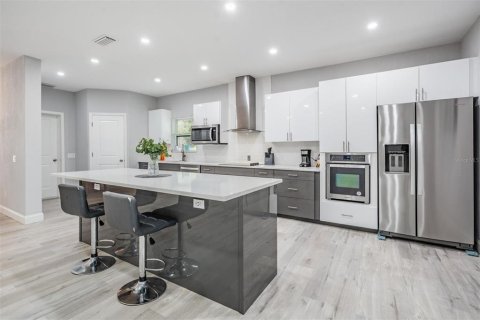 Casa en venta en Saint Petersburg, Florida, 5 dormitorios, 293.39 m2 № 1509066 - foto 9