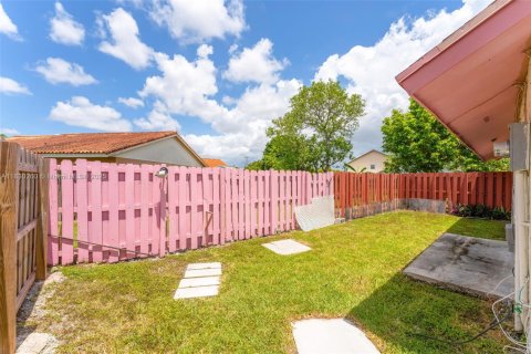House in Miami, Florida 3 bedrooms, 154.87 sq.m. № 1804624 - photo 9