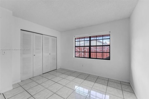 House in Miami, Florida 3 bedrooms, 154.87 sq.m. № 1804624 - photo 24