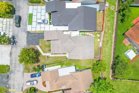 House in Miami, Florida 3 bedrooms, 154.87 sq.m. № 1804624 - photo 6