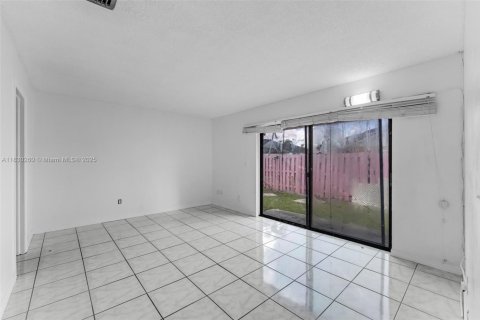 House in Miami, Florida 3 bedrooms, 154.87 sq.m. № 1804624 - photo 25