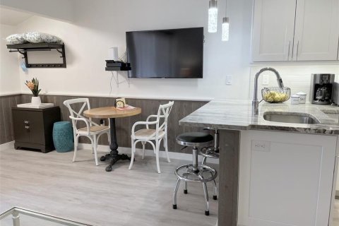 Villa ou maison à louer à Sarasota, Floride: 1 chambre, 39.76 m2 № 213934 - photo 5
