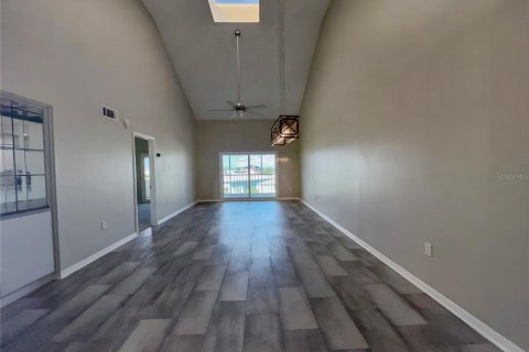 Condo in New Port Richey, Florida, 2 bedrooms № 2383409 - photo 20