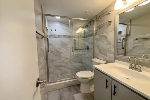 Condo in New Port Richey, Florida, 2 bedrooms № 2383409 - photo 17