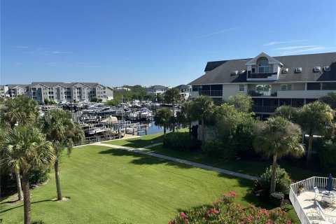 Condo in New Port Richey, Florida, 2 bedrooms № 2383409 - photo 15