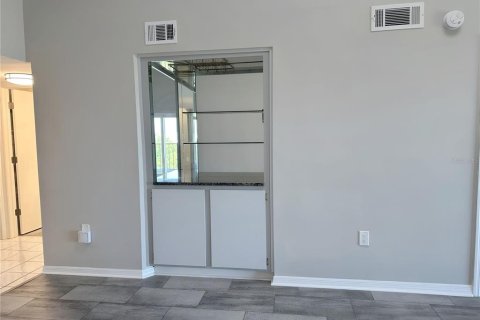 Condo in New Port Richey, Florida, 2 bedrooms № 2383409 - photo 13