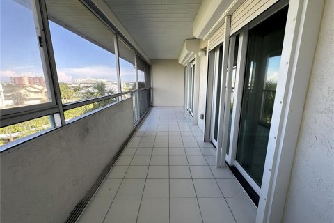 Condo in New Port Richey, Florida, 2 bedrooms № 2383409 - photo 14