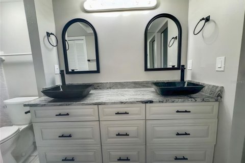 Condo in New Port Richey, Florida, 2 bedrooms № 2383409 - photo 12