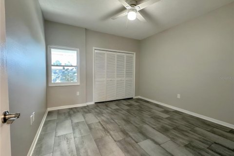 Condo in New Port Richey, Florida, 2 bedrooms № 2383409 - photo 16