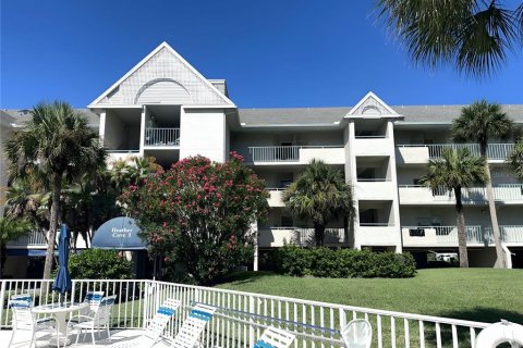 Condo in New Port Richey, Florida, 2 bedrooms № 2383409