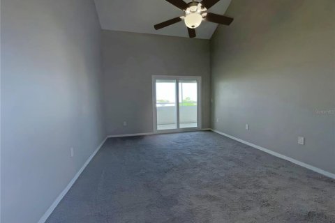 Condo in New Port Richey, Florida, 2 bedrooms № 2383409 - photo 10