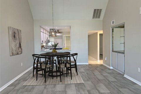 Condo in New Port Richey, Florida, 2 bedrooms № 2383409 - photo 7