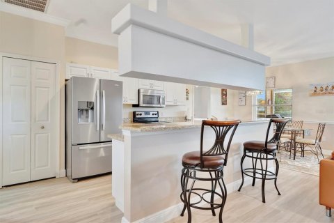Villa ou maison à louer à Bradenton, Floride: 2 chambres, 170.75 m2 № 1899464 - photo 6
