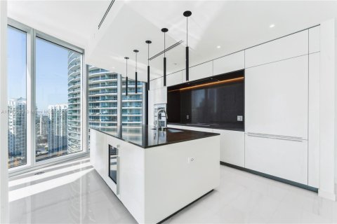 Condominio en venta en Miami, Florida, 3 dormitorios, 216.28 m2 № 1958891 - foto 4