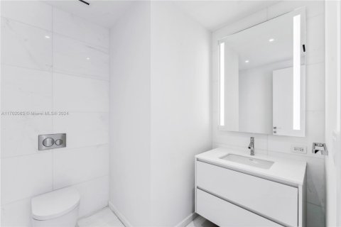 Condominio en venta en Miami, Florida, 3 dormitorios, 216.28 m2 № 1958891 - foto 19