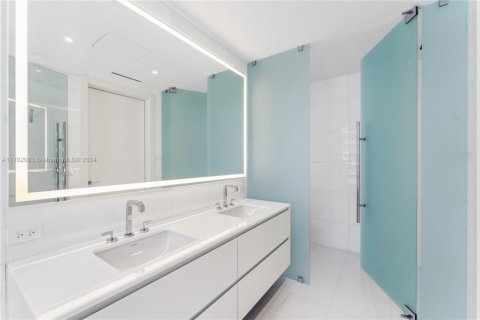 Condominio en venta en Miami, Florida, 3 dormitorios, 216.28 m2 № 1958891 - foto 12