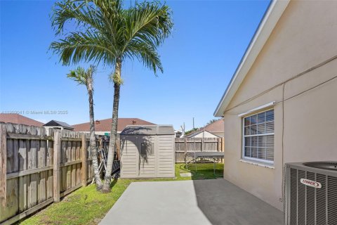 House in Miami, Florida 3 bedrooms, 146.23 sq.m. № 1952636 - photo 28