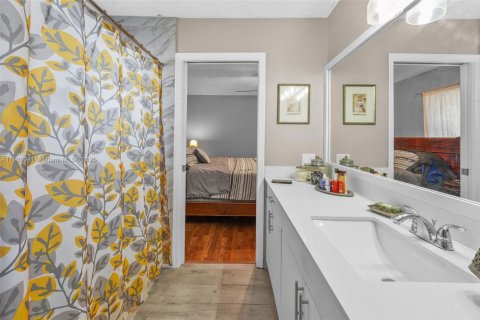 House in Miami, Florida 3 bedrooms, 146.23 sq.m. № 1952636 - photo 24