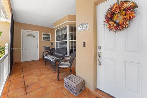 House in Miami, Florida 3 bedrooms, 146.23 sq.m. № 1952636 - photo 6