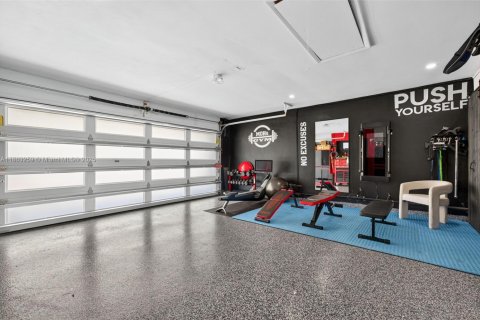 House in Wilton Manors, Florida 3 bedrooms, 184.69 sq.m. № 1895860 - photo 23