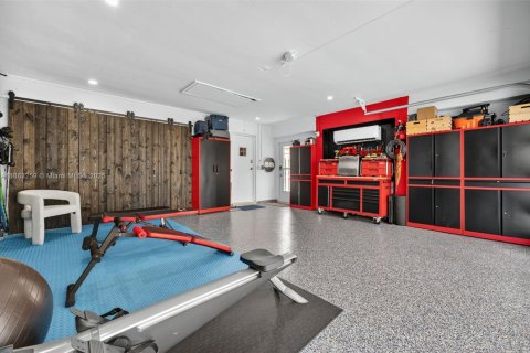 House in Wilton Manors, Florida 3 bedrooms, 184.69 sq.m. № 1895860 - photo 24