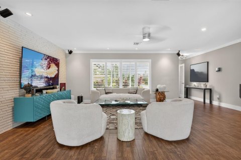House in Wilton Manors, Florida 3 bedrooms, 184.69 sq.m. № 1895860 - photo 9