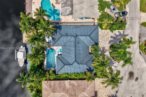 House in Wilton Manors, Florida 3 bedrooms, 184.69 sq.m. № 1895860 - photo 2